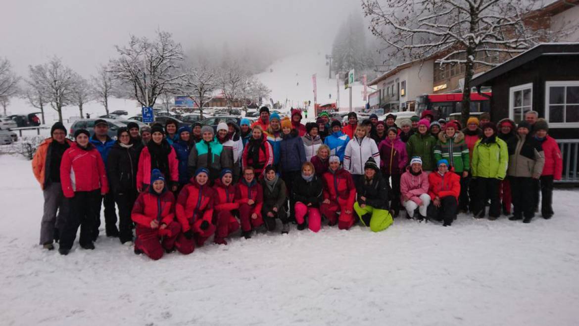 Winterliche Verhältnisse bei der Ladyskifahrt